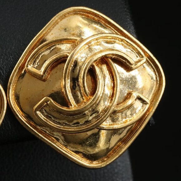 Chanel Vintage CC Gold Diamond-Shaped Earrings - Picture 4 of 6